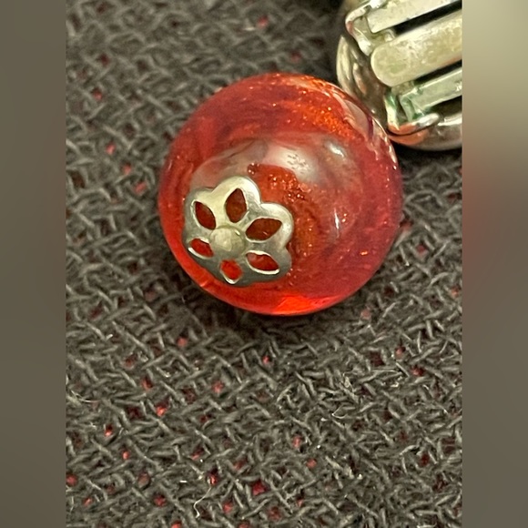 Schiaparelli SIGNED VTG. clip earrings rhodium plated, pearls & amber drop beads - Picture 7 of 13